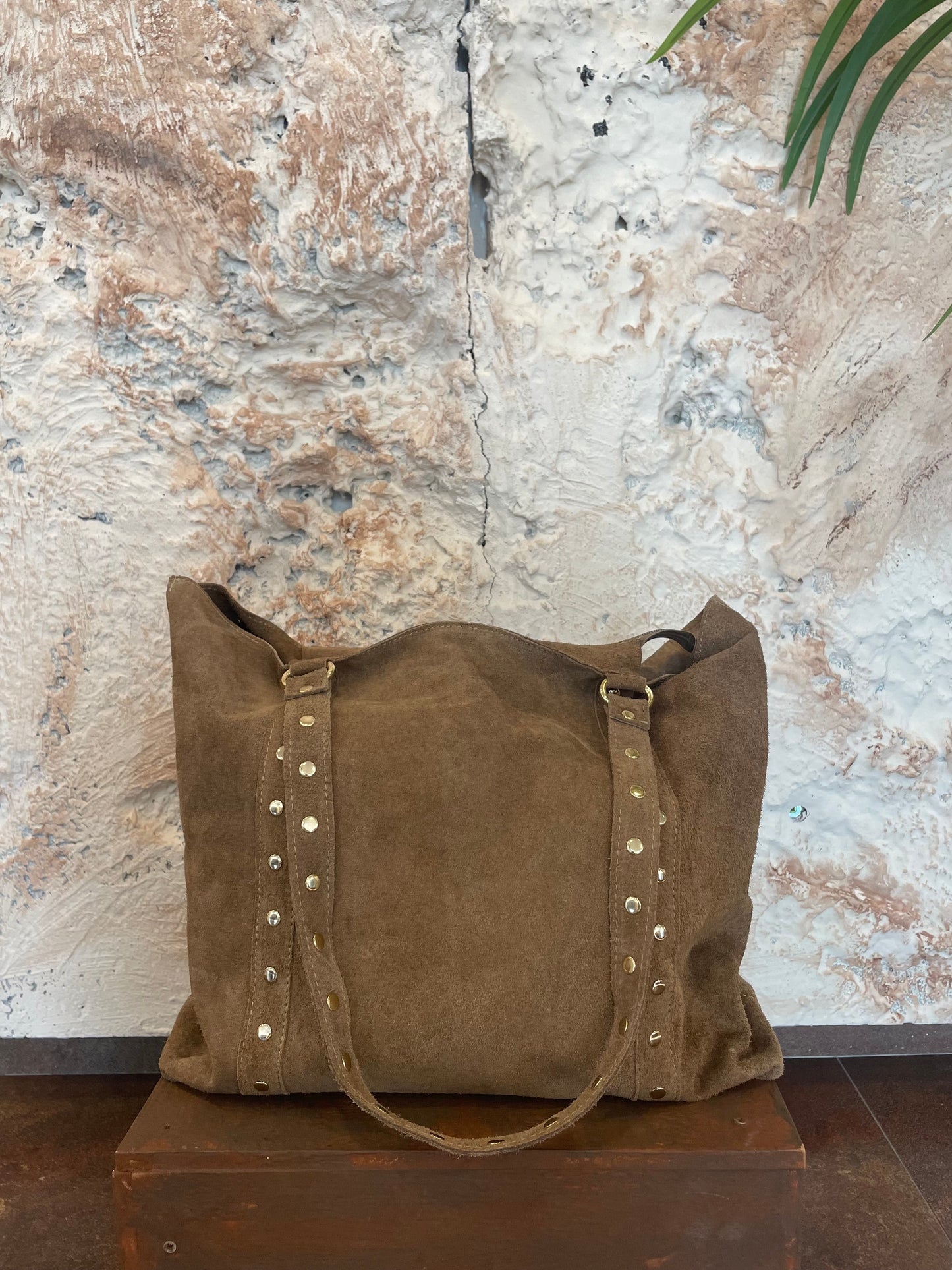 BOLSO MAXI TACHAS TAUPE