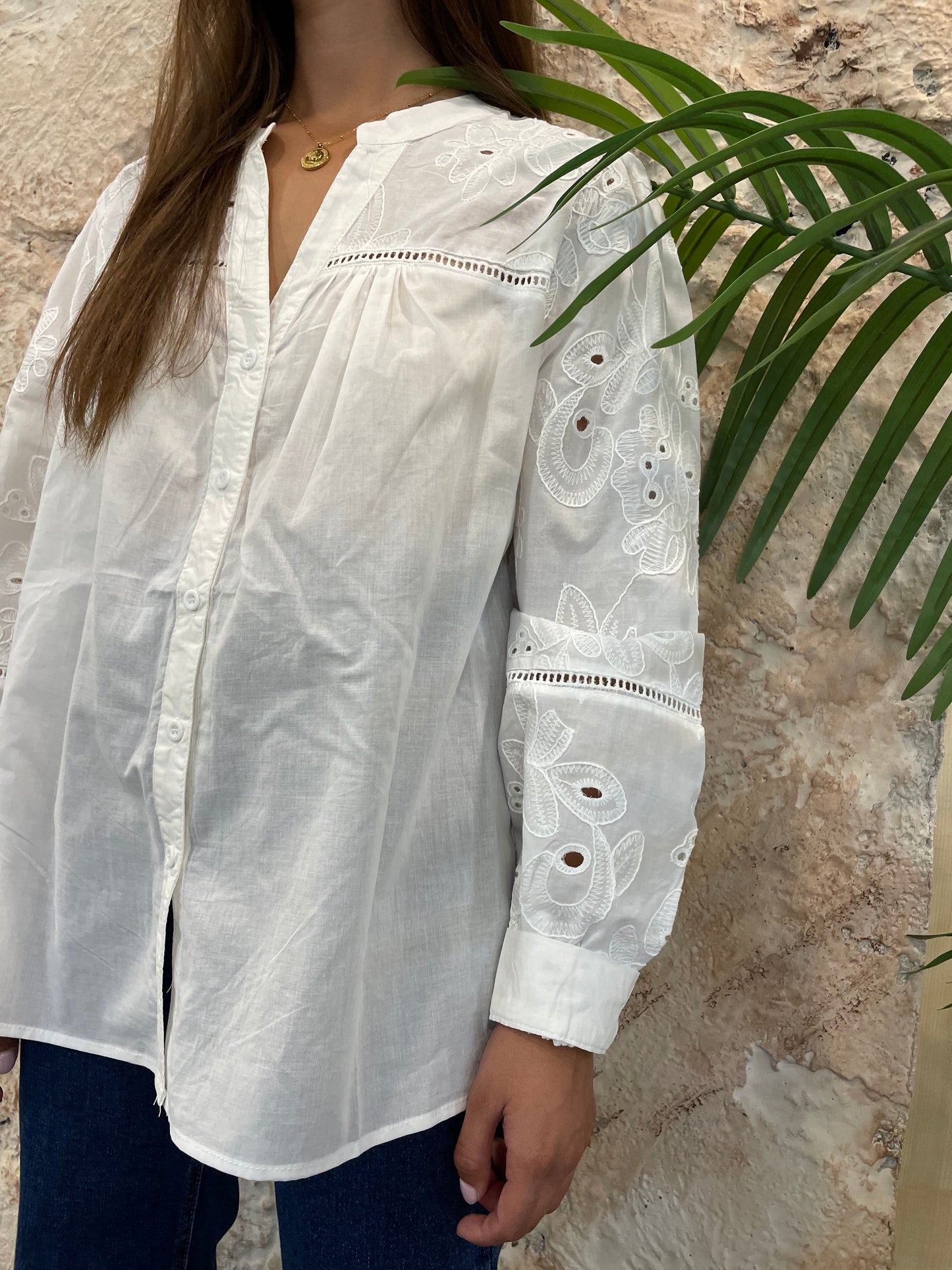 BLUSA MANGAS BORDADAS CALADAS BLANCA