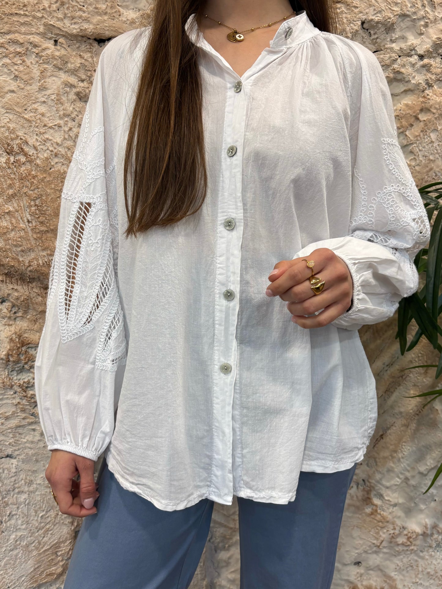 CAMISA ABOTONADA MANGAS PERFORADAS BLANCO