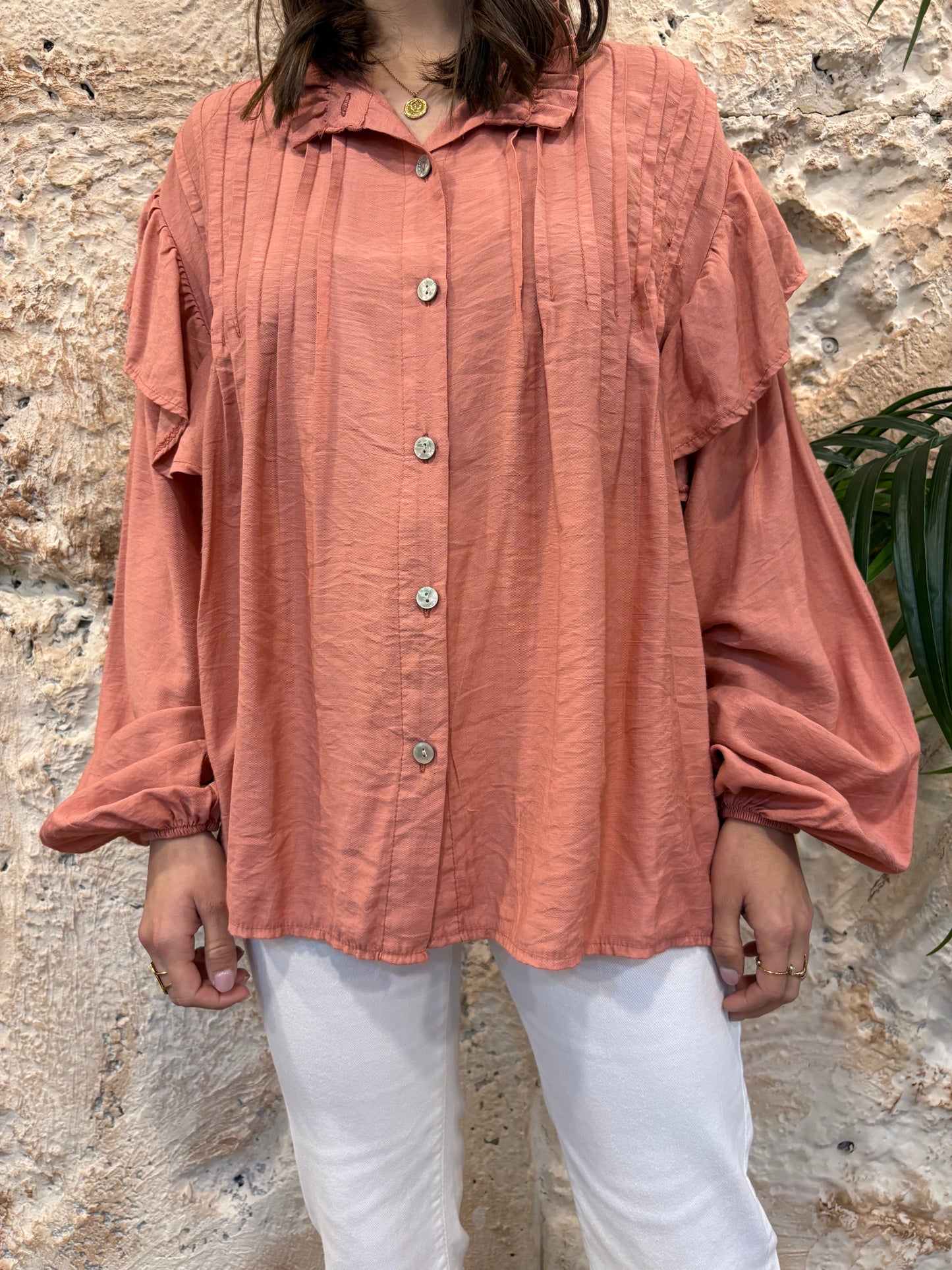 CAMISA CUELLO RIZO VOLANTES CORAL