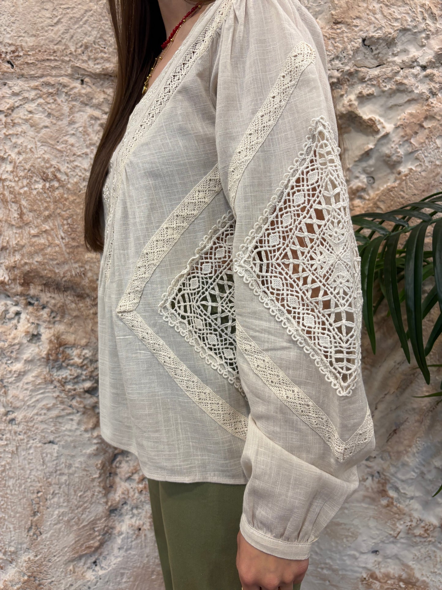 BLUSA BORDADOS CALADOS BEIGE