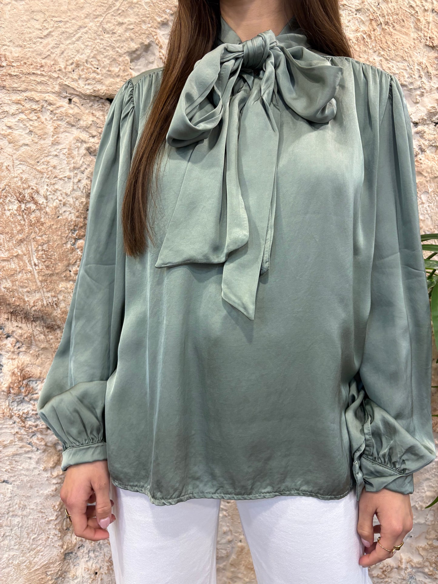 BLUSA LAZO SATINADA VERDE