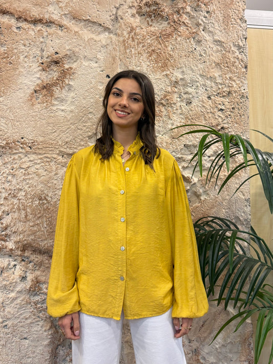 BLUSA FLUIDA CUELLO RIZADO AMARILLO